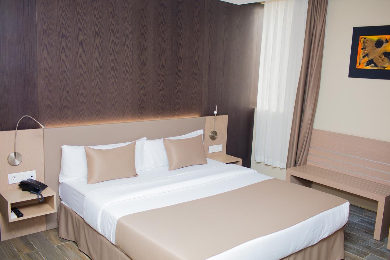 Fly Hotel Libreville Eksteriør bilde