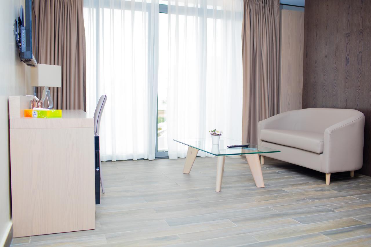 Fly Hotel Libreville Eksteriør bilde