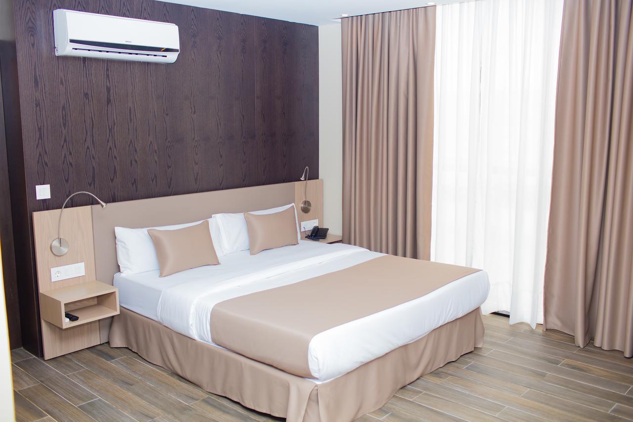 Fly Hotel Libreville Eksteriør bilde