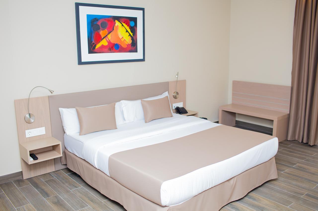 Fly Hotel Libreville Eksteriør bilde